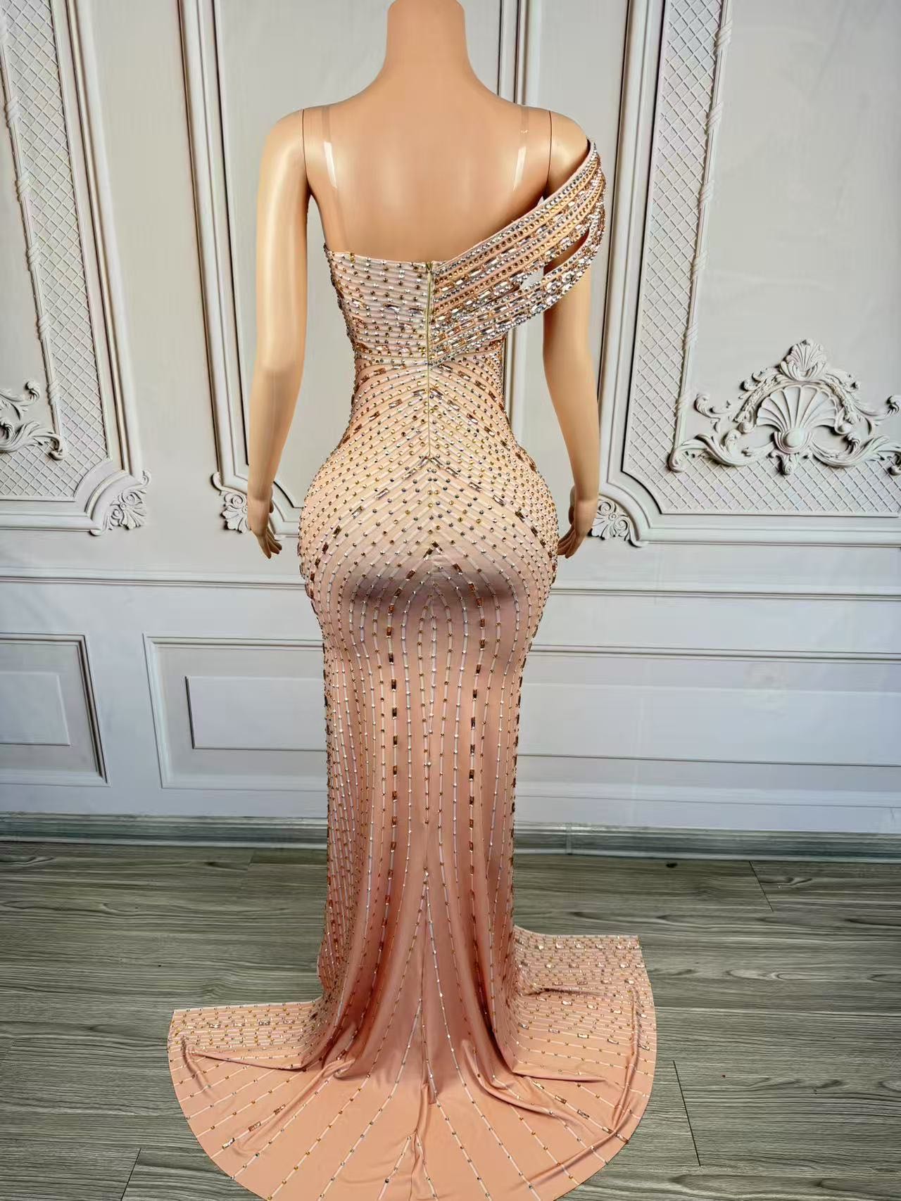 Xiangbin Sparkly Crystals Form - Women Formal Wear Photoshoot 评论和价格