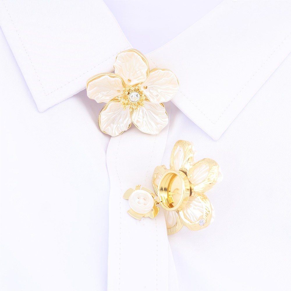 A Pair Vintage Petal Button Co - Women Formal Wear Designers 评论和价格